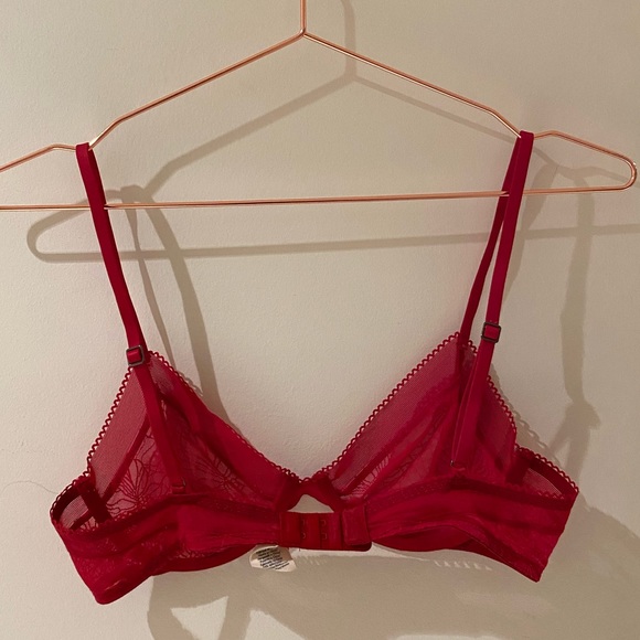 Calvin Klein Underwear Red Lace Soft Cup Bra - Picture 4 of 7